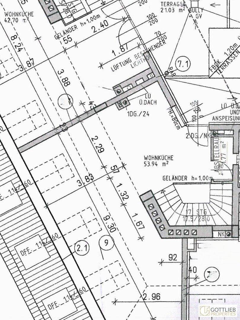 Grundriss mit offener Wohnküche und Zugang zu den Terrassenbereichen.