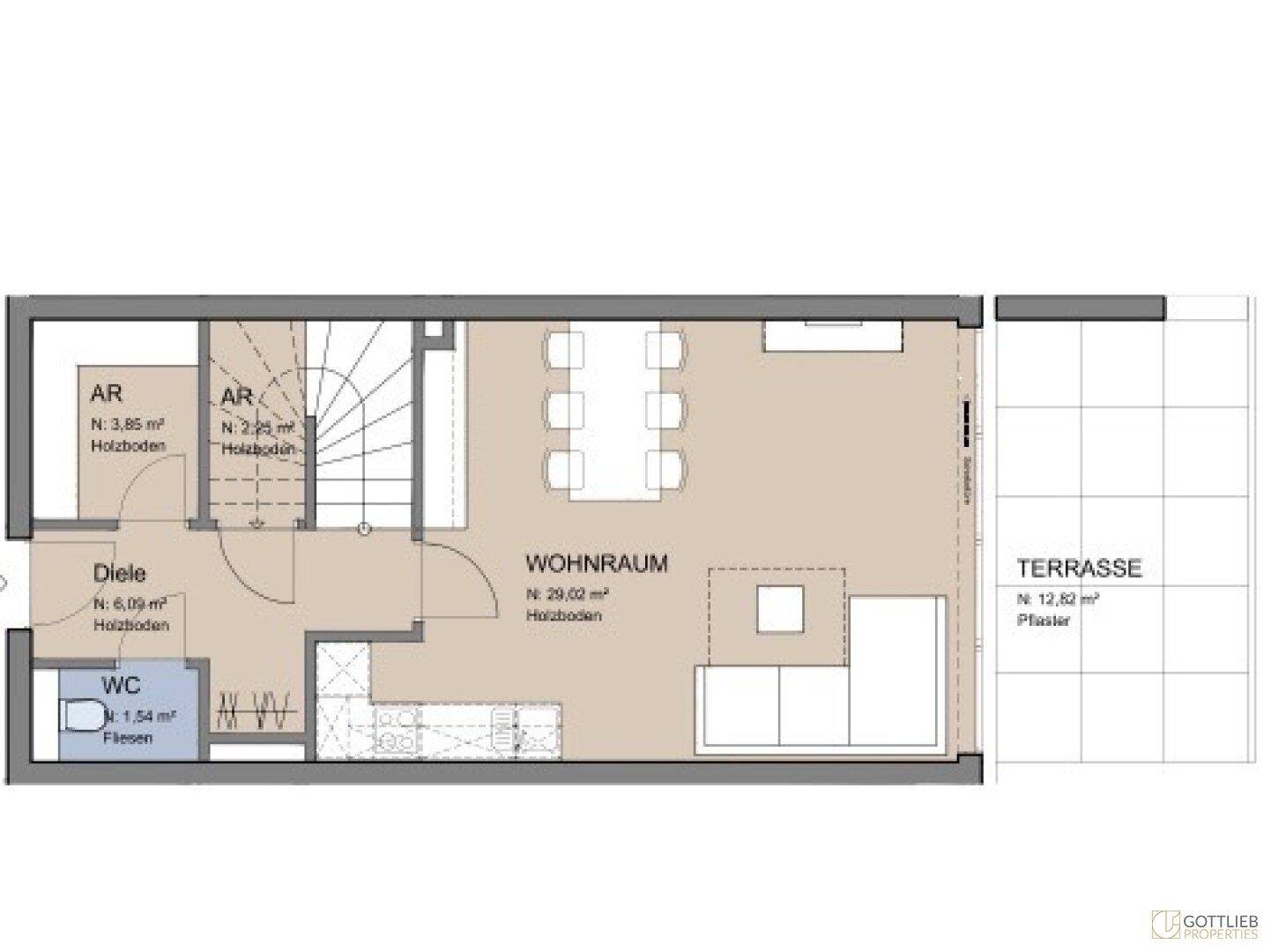 Grundriss der unteren Ebene mit Wohnraum, Essbereich, WC, Abstellräumen und Terrasse.