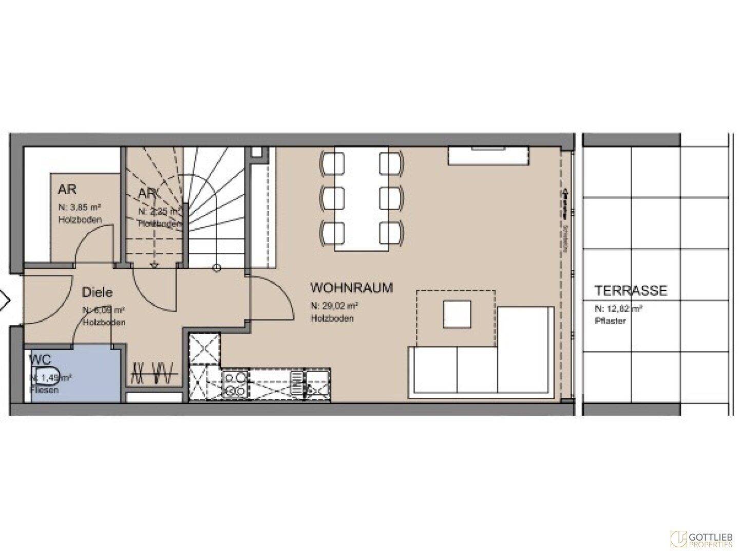 Grundriss der unteren Ebene mit Wohnraum, Essbereich, WC, Abstellräumen und Terrasse.