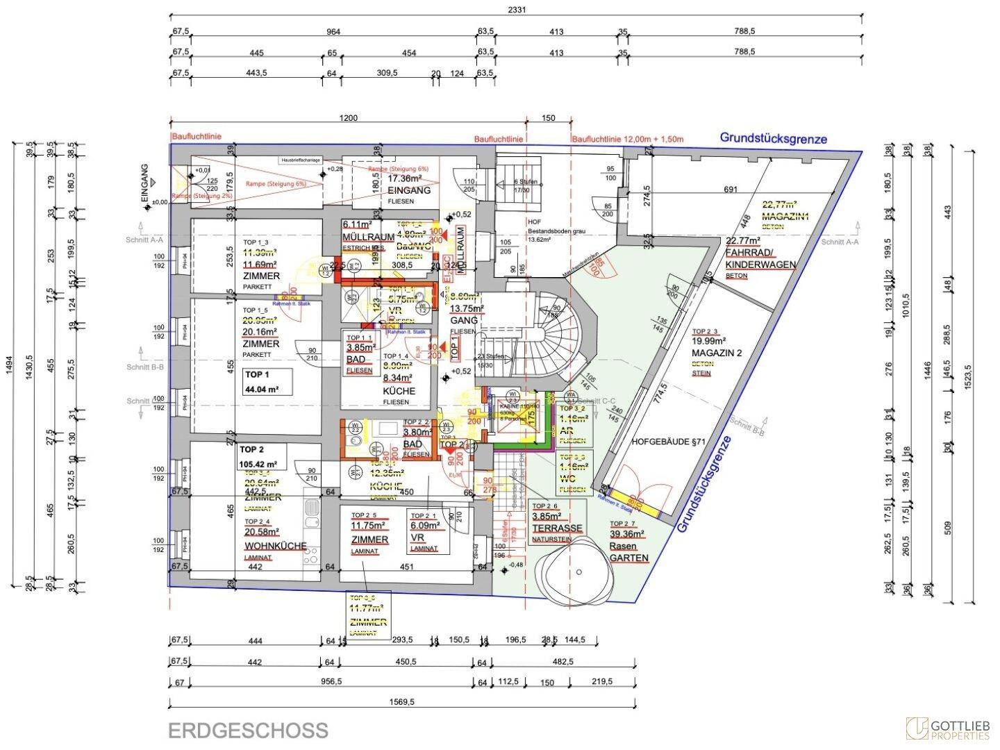 Grundriss des Erdgeschosses mit mehreren Wohneinheiten, Terrassen und einem Gartenbereich.