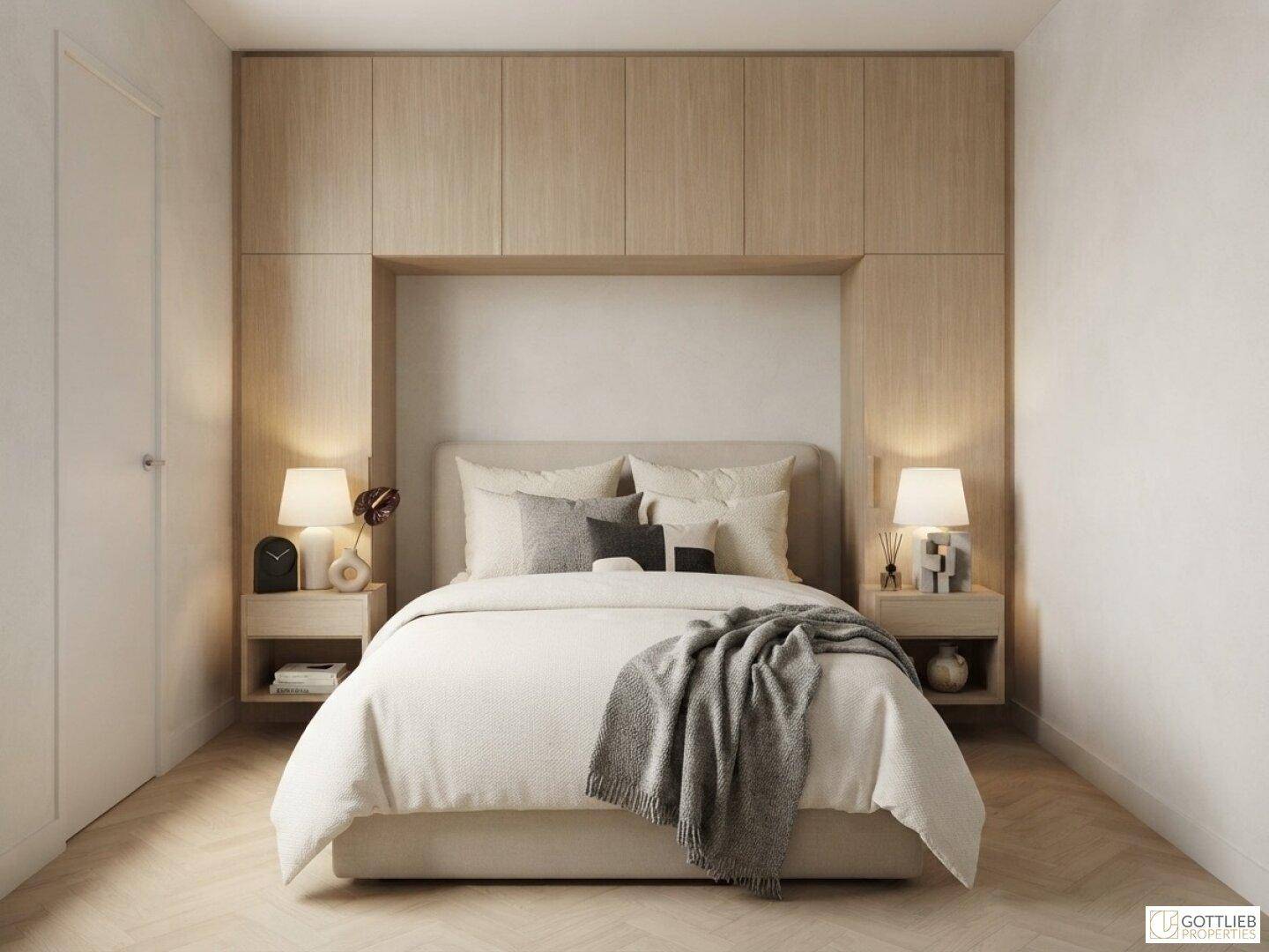 Modernes Schlafzimmer mit integrierten Holzschränken über dem Bett und Nachttischen.