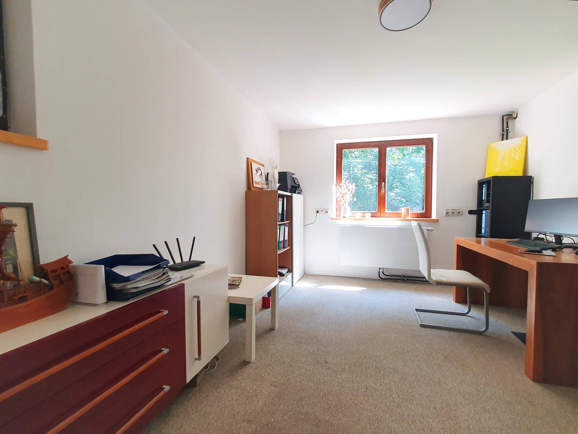 Büro UG