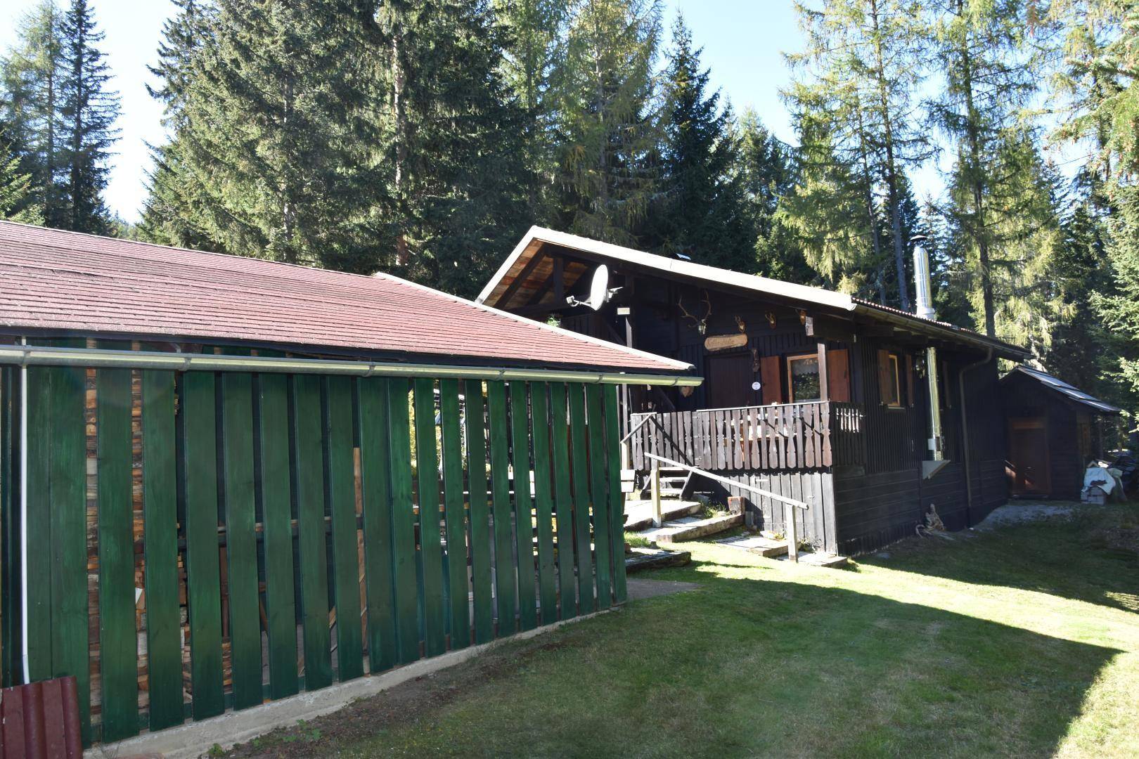 Hütte u. Holzlager