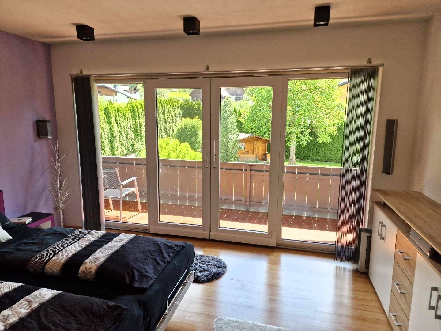 Schlafzimmer mit Balkon