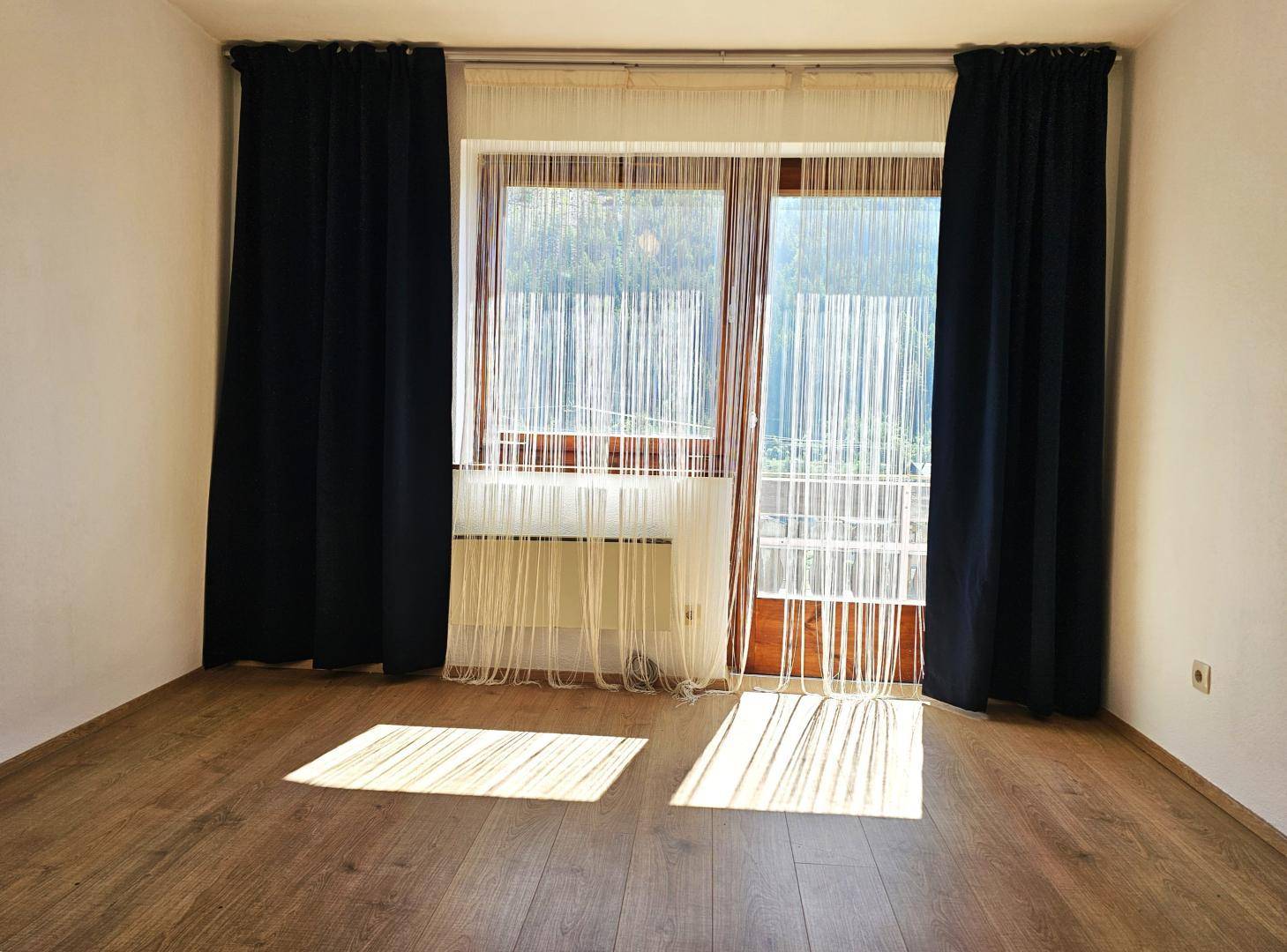 Zimmer OG mit Balkon