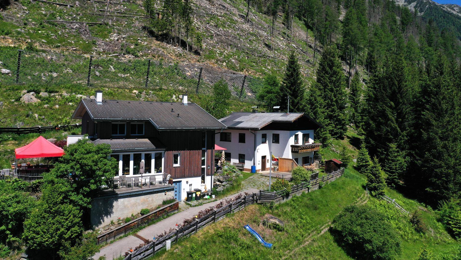 Haus und Nachbar