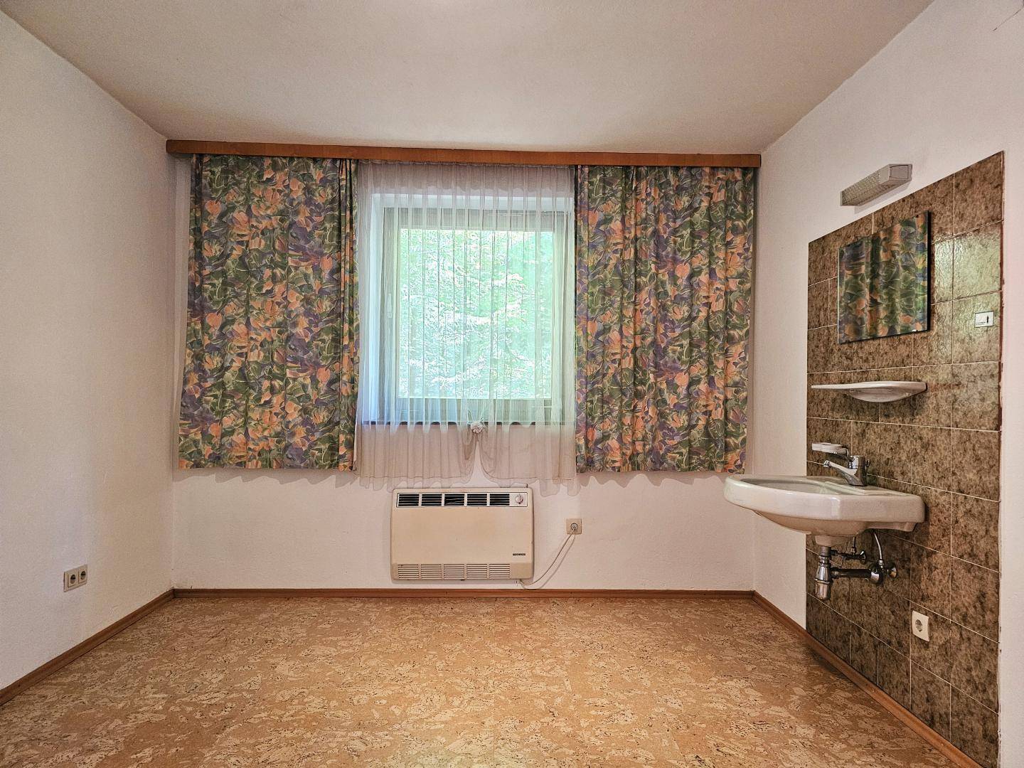 Zimmer OG mit Wasseranschluss