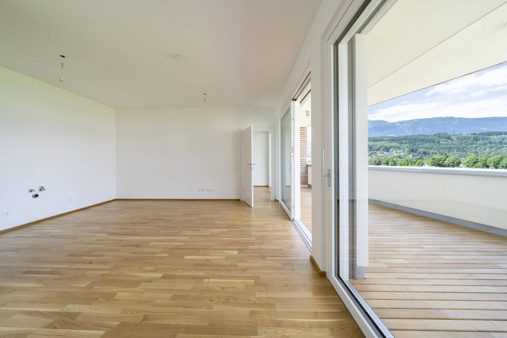 Wohnraum mit Balkon