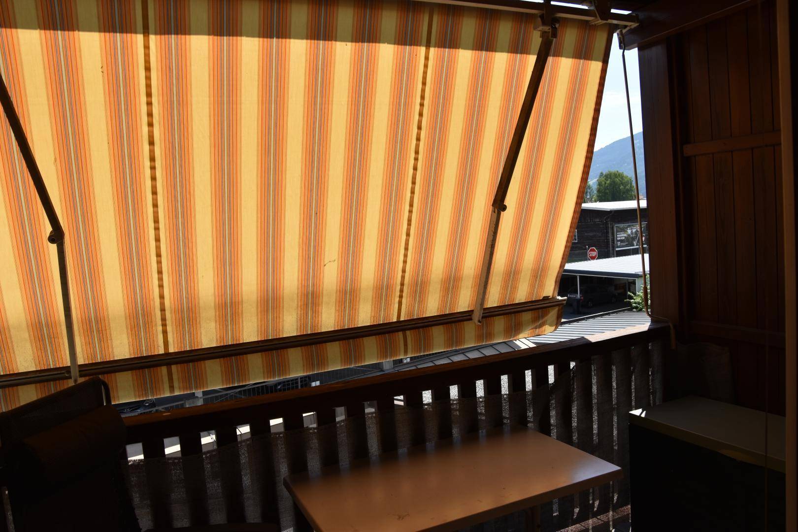 Balkon mit Sonnenschutz