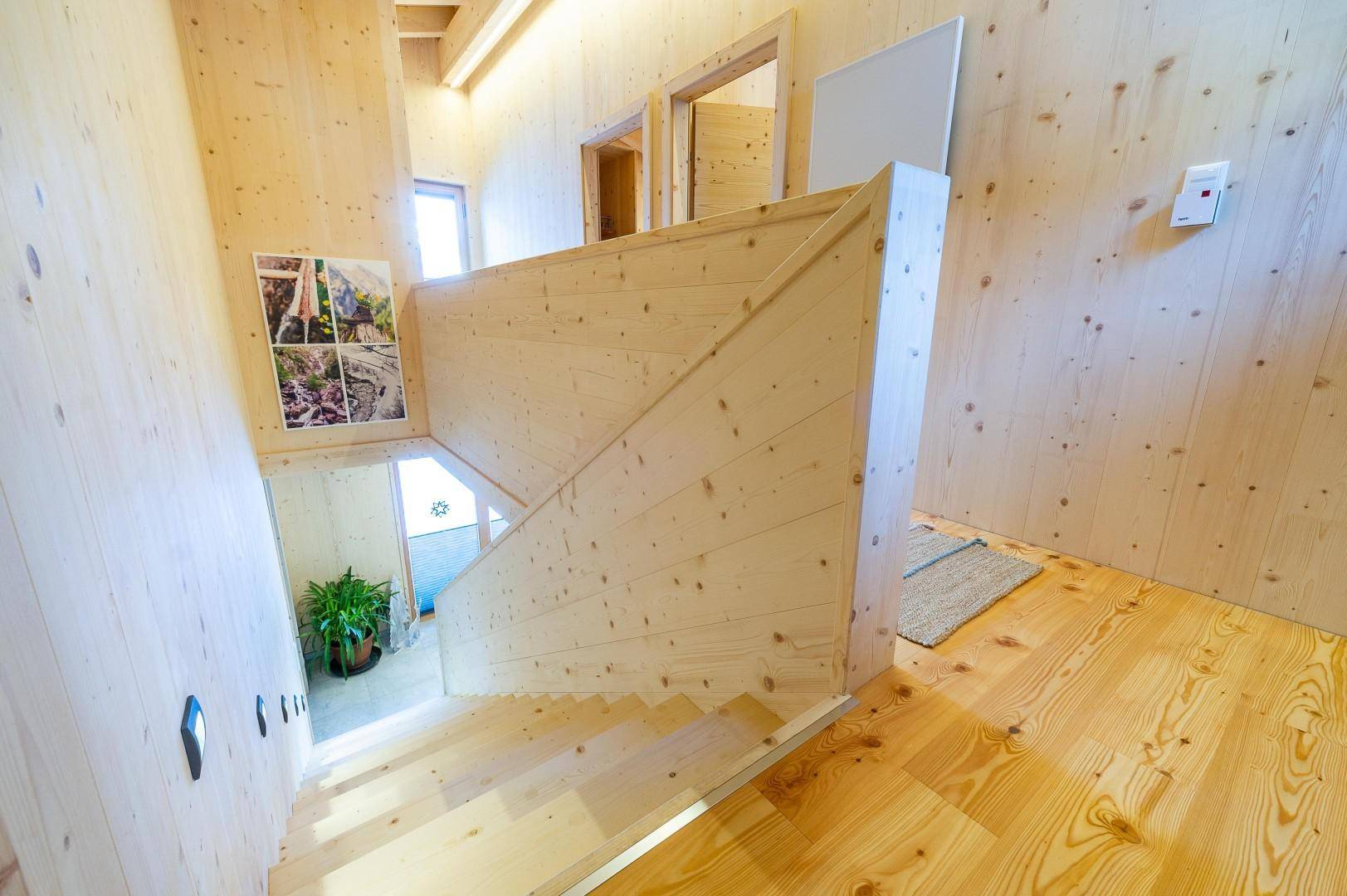 Treppe ins Obergeschoss