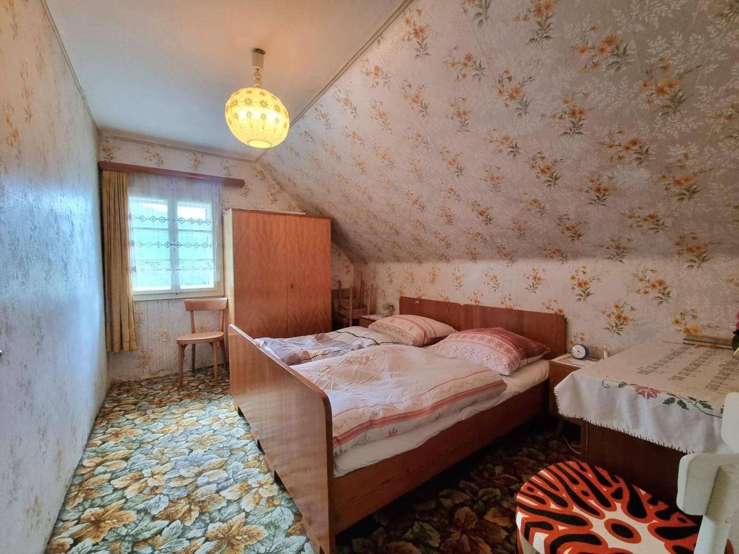 Schlafzimmer 1