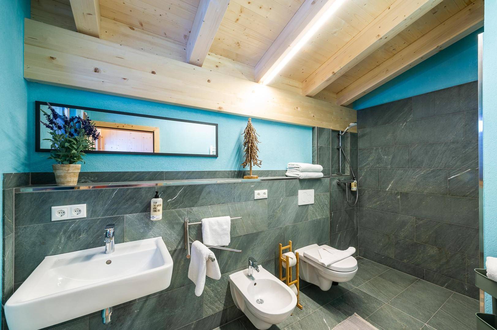 Badezimmer im Obergeschoss