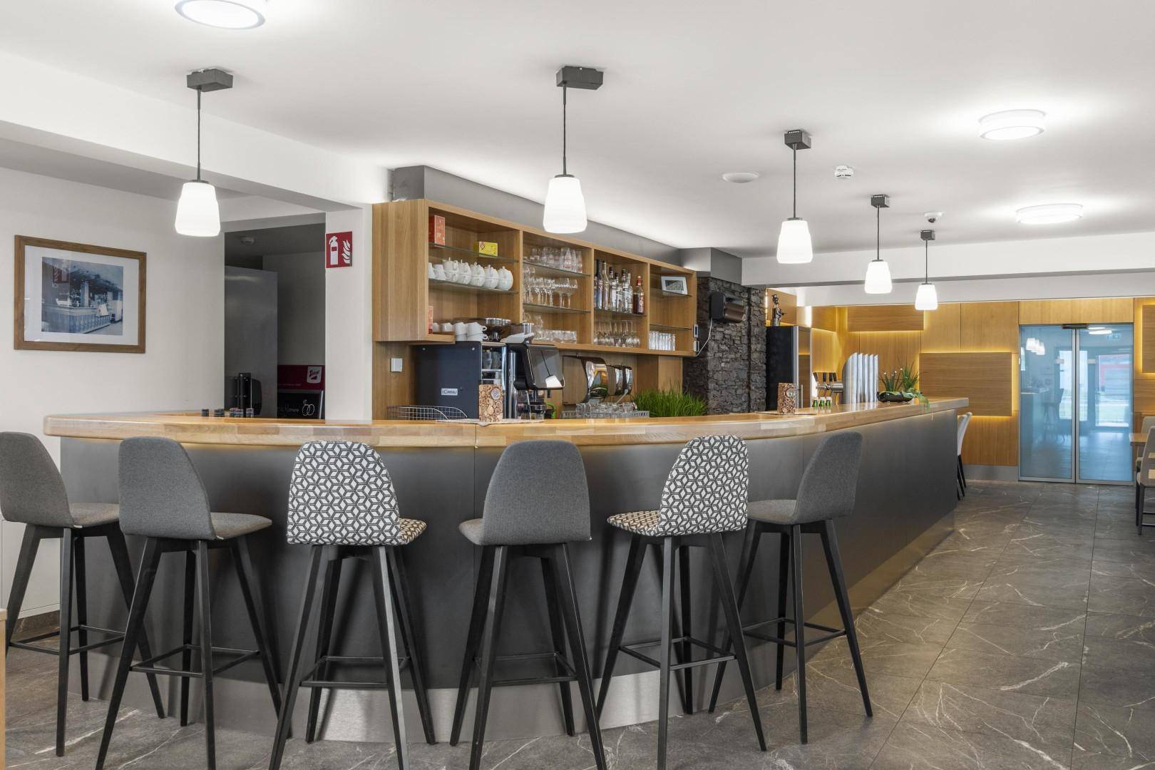 an der Bar