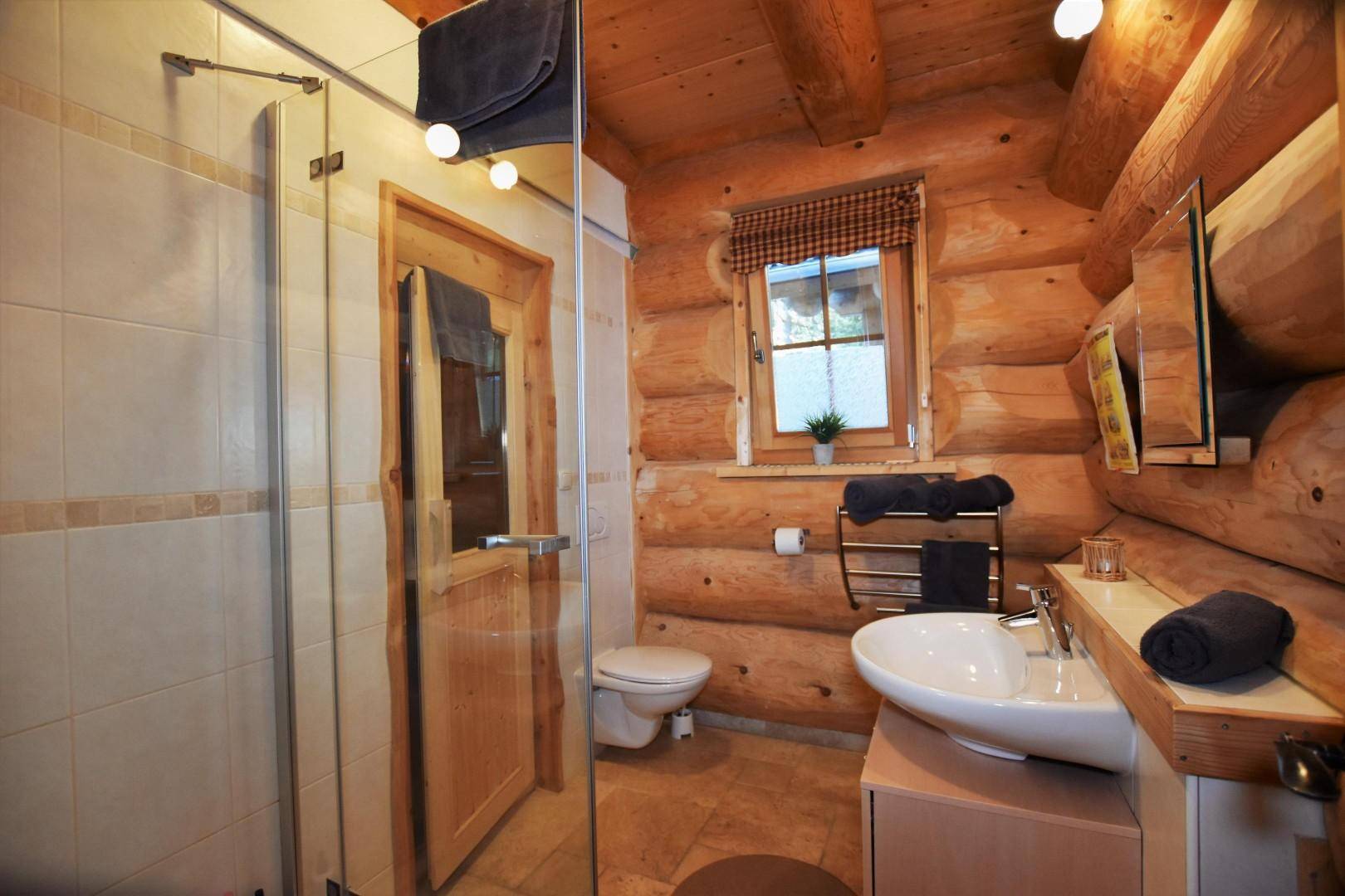 Badezimmer im Erdgeschoss