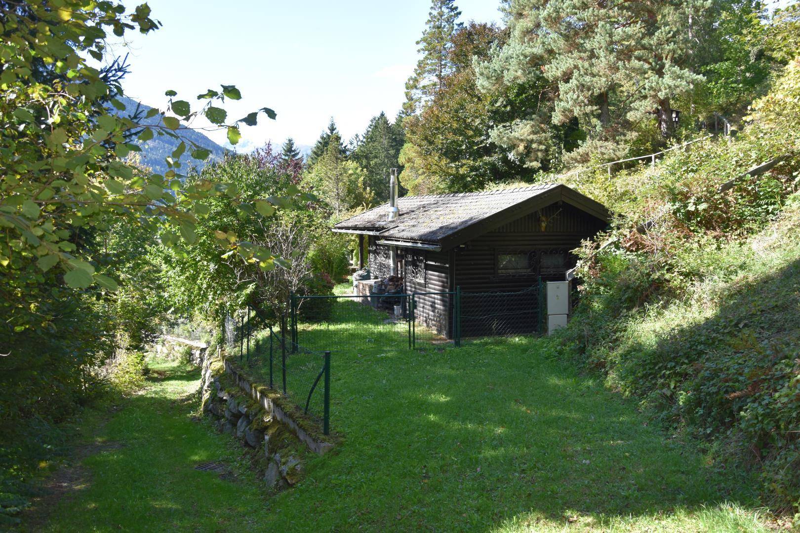 Hütte mit Parkplatz