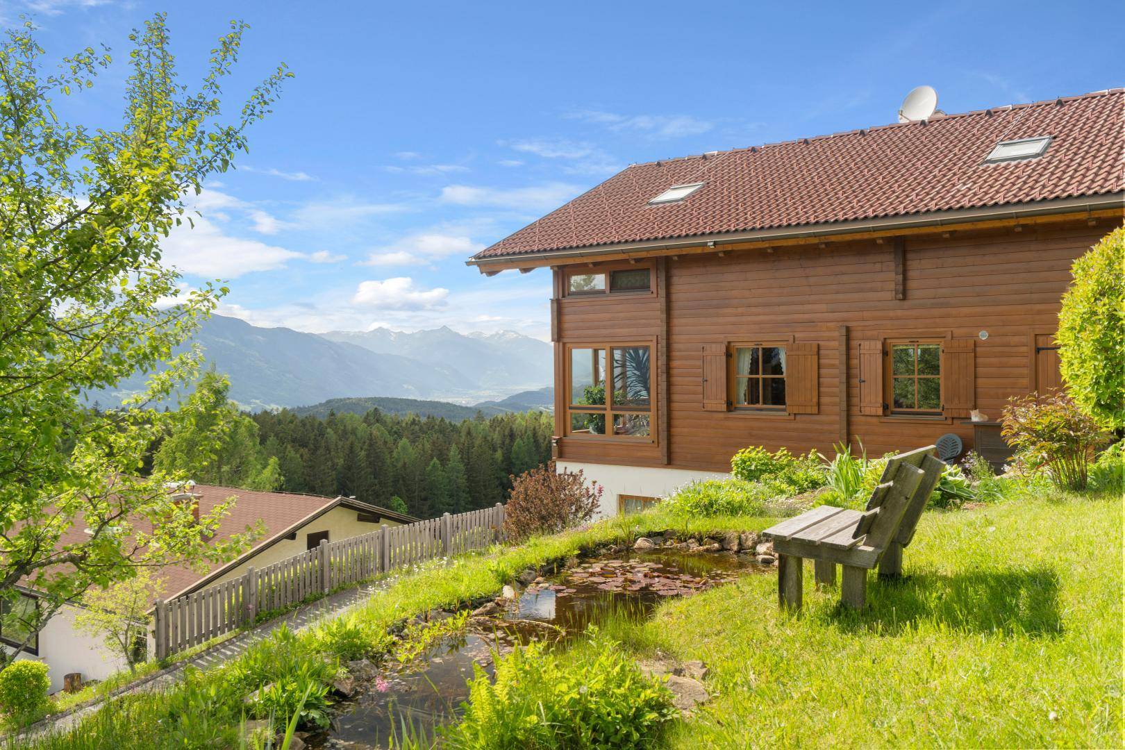 Freizeitwohnsitz mit Bergpanorama und Seeblick - Ansicht 2