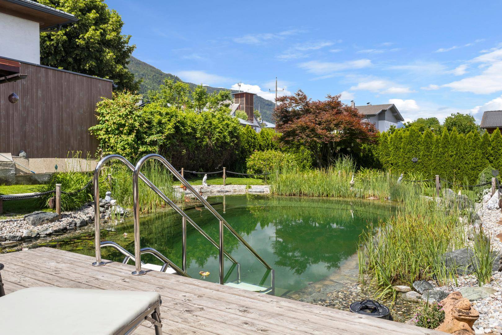 Wohnen wie im Urlaub – Gepflegtes Wohnhaus mit Naturschwimmteich in Baldramsdorf - Ansicht 2