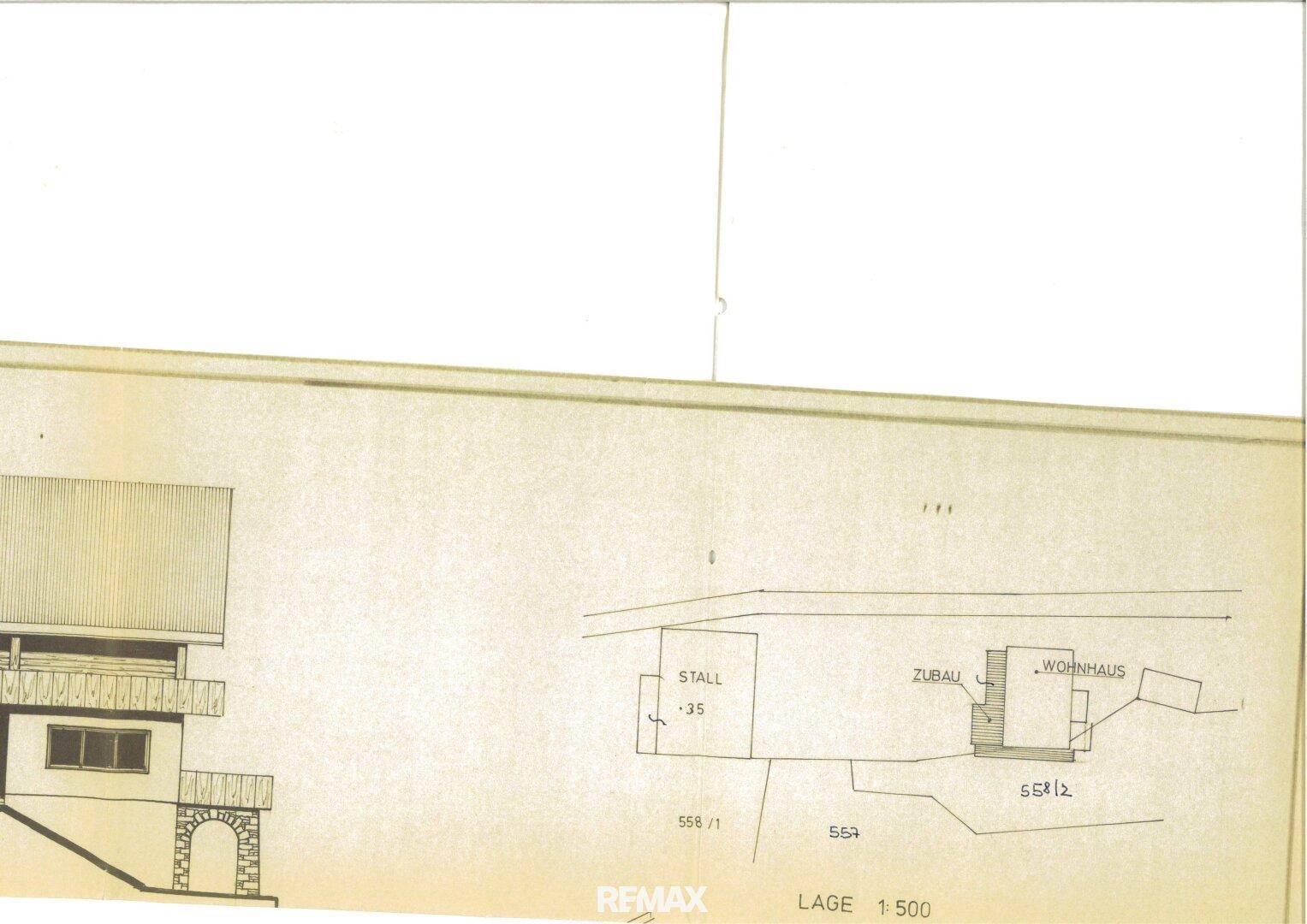 Lageplan des Anwesens mit Wohnhaus, Stall und geplantem Zubau im Maßstab 1:500.