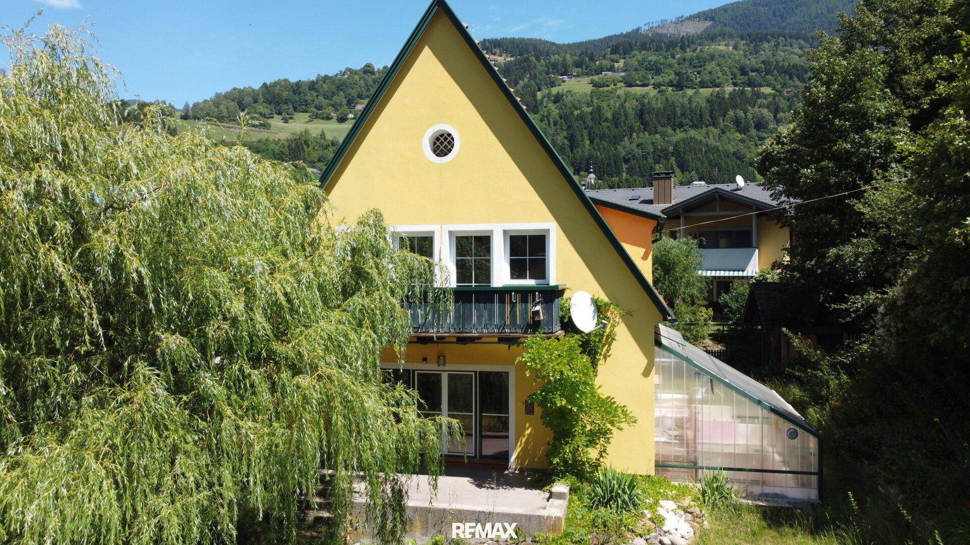 Familienwohnsitz mit sonnigem Gartenidyll