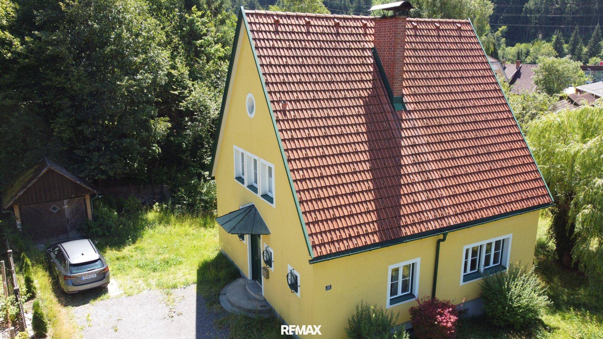 Eingebettet in ein sonniges Grundstück
