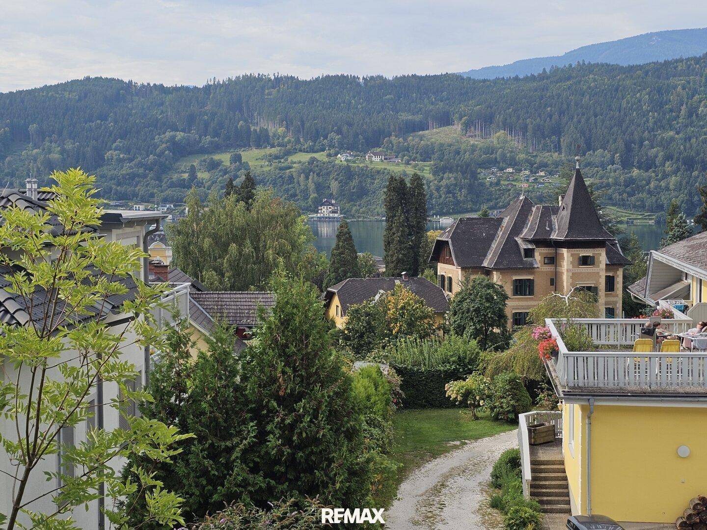 Zentrum und See im Blick