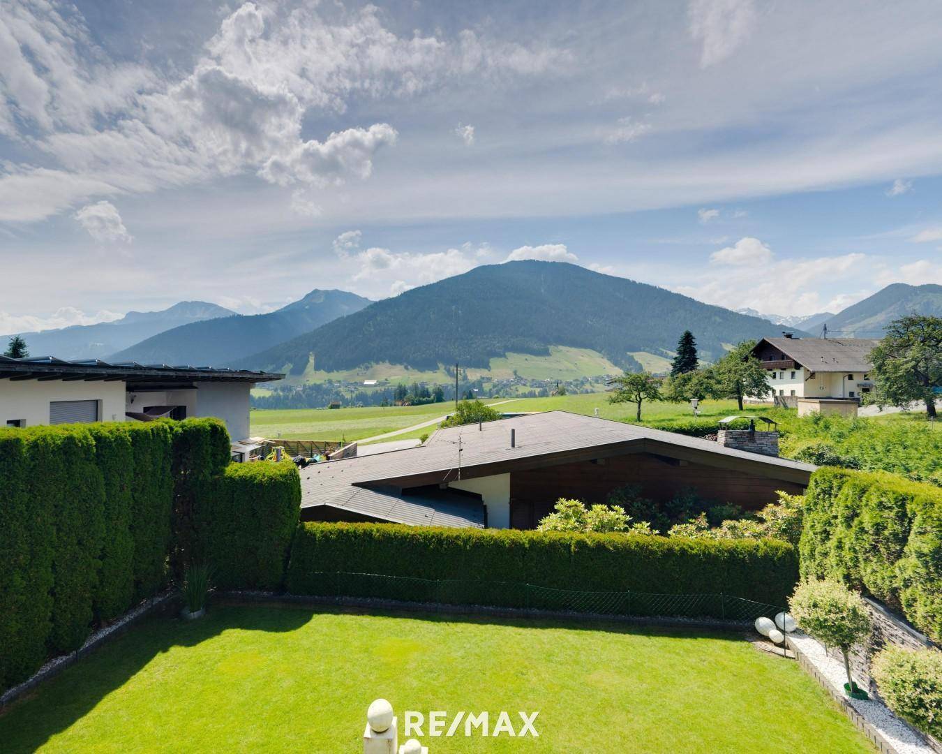 den Panoramablick vom Balkon genießen