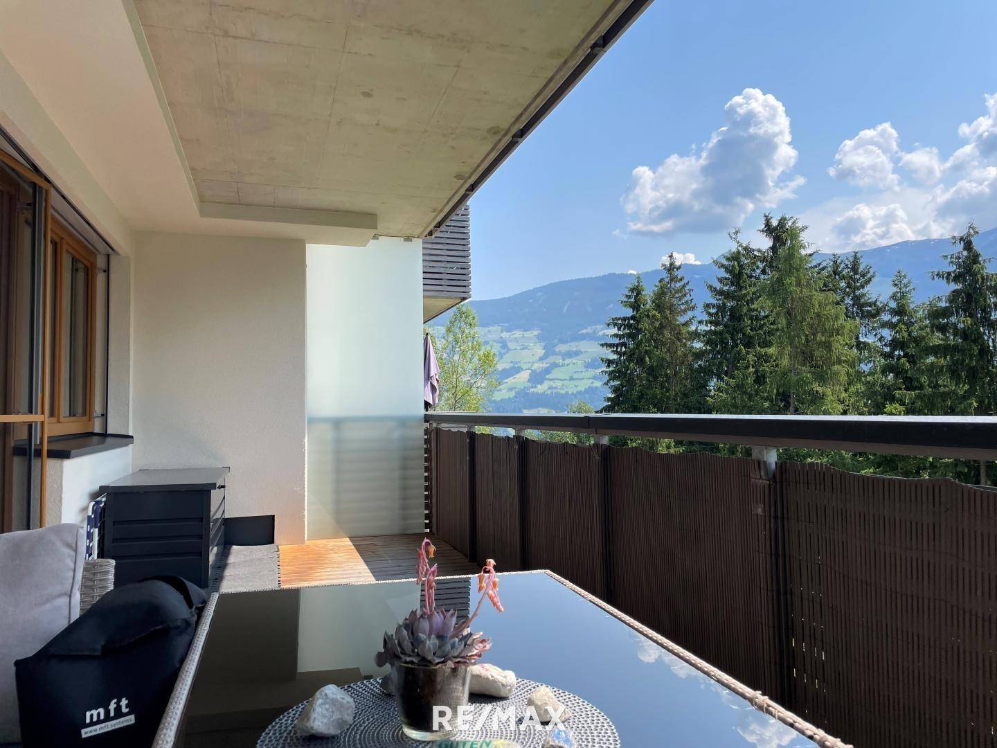 Balkon Blick Richtung Tal