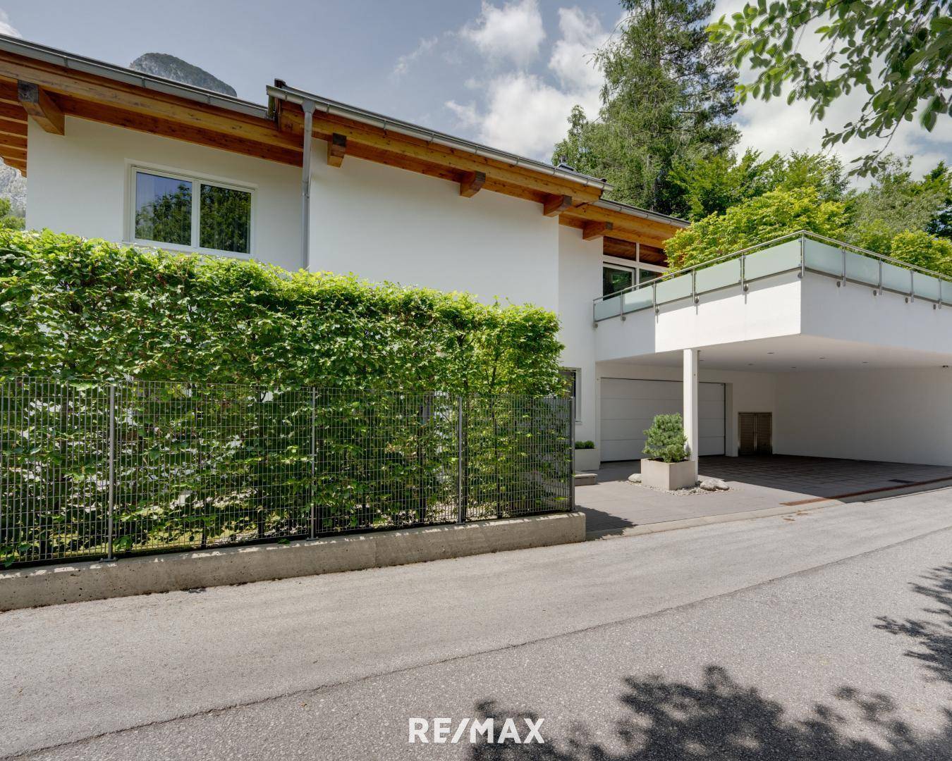 Zugang Wohnhaus mit Parken