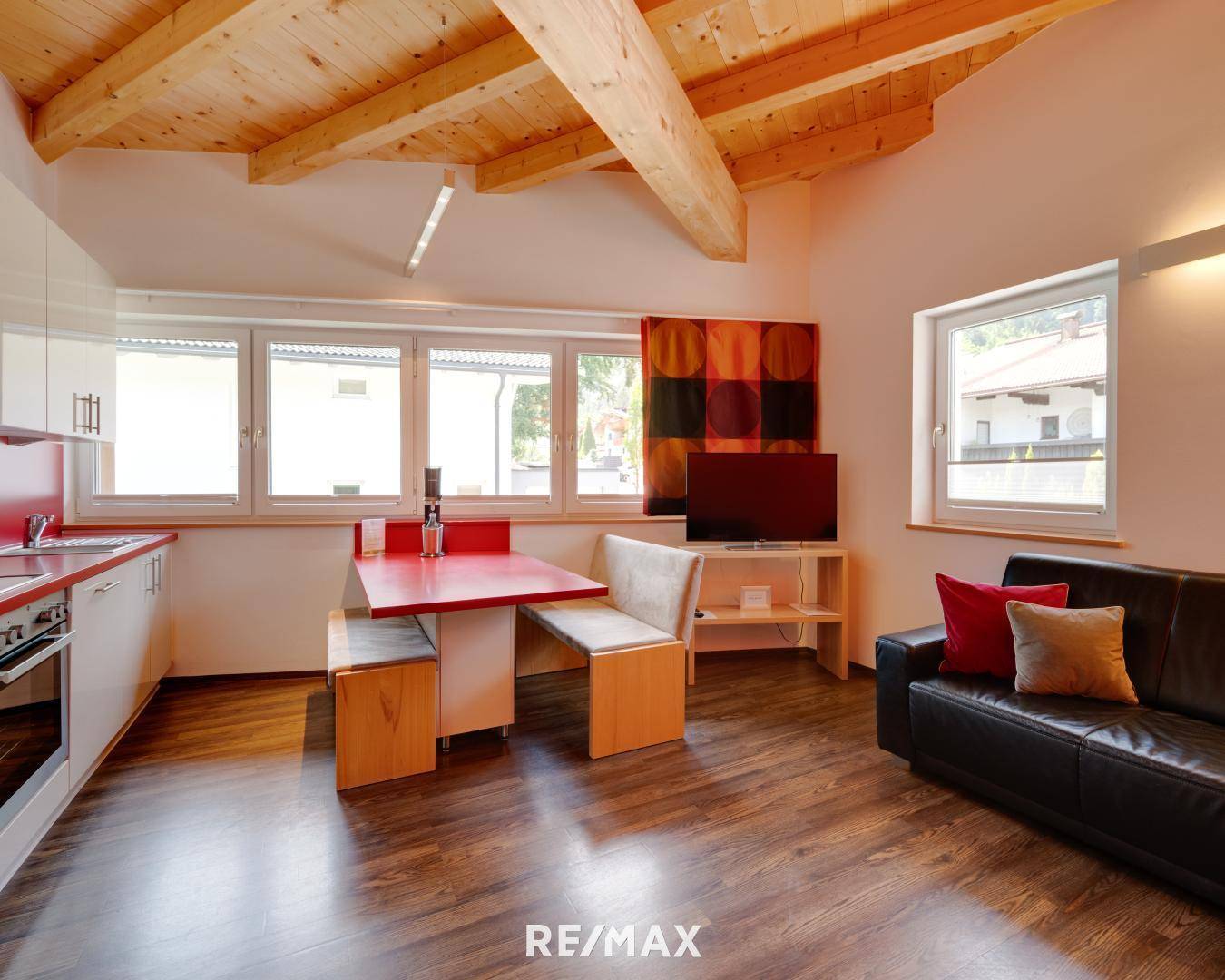 Appartment Wohnbereiche mit Sichtdachstuhl