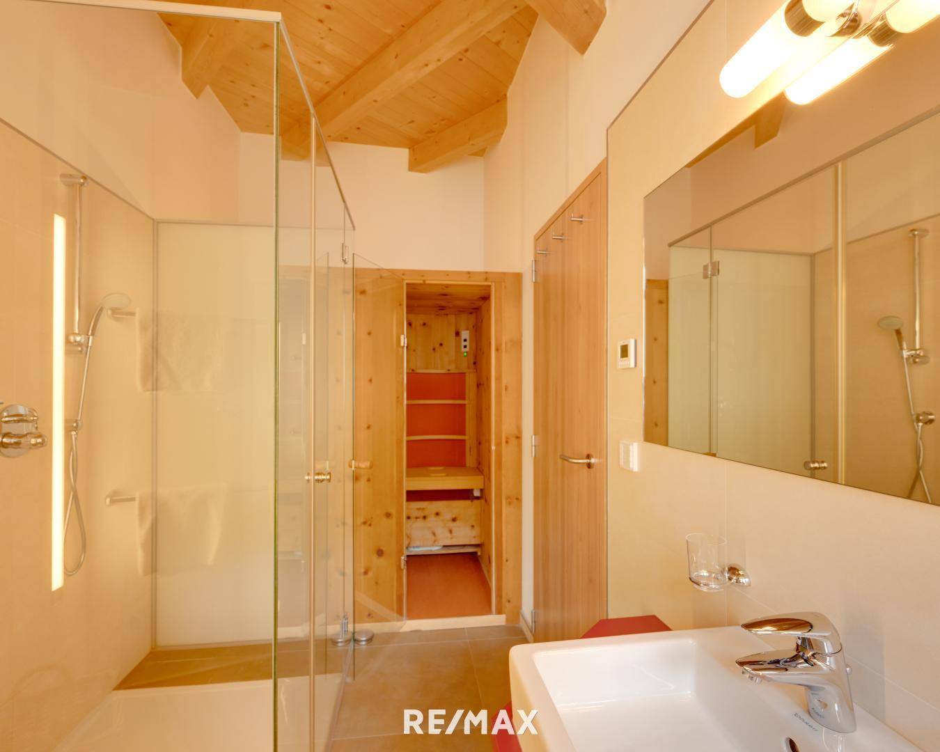 Appartment Bad mit Wellnesskabine