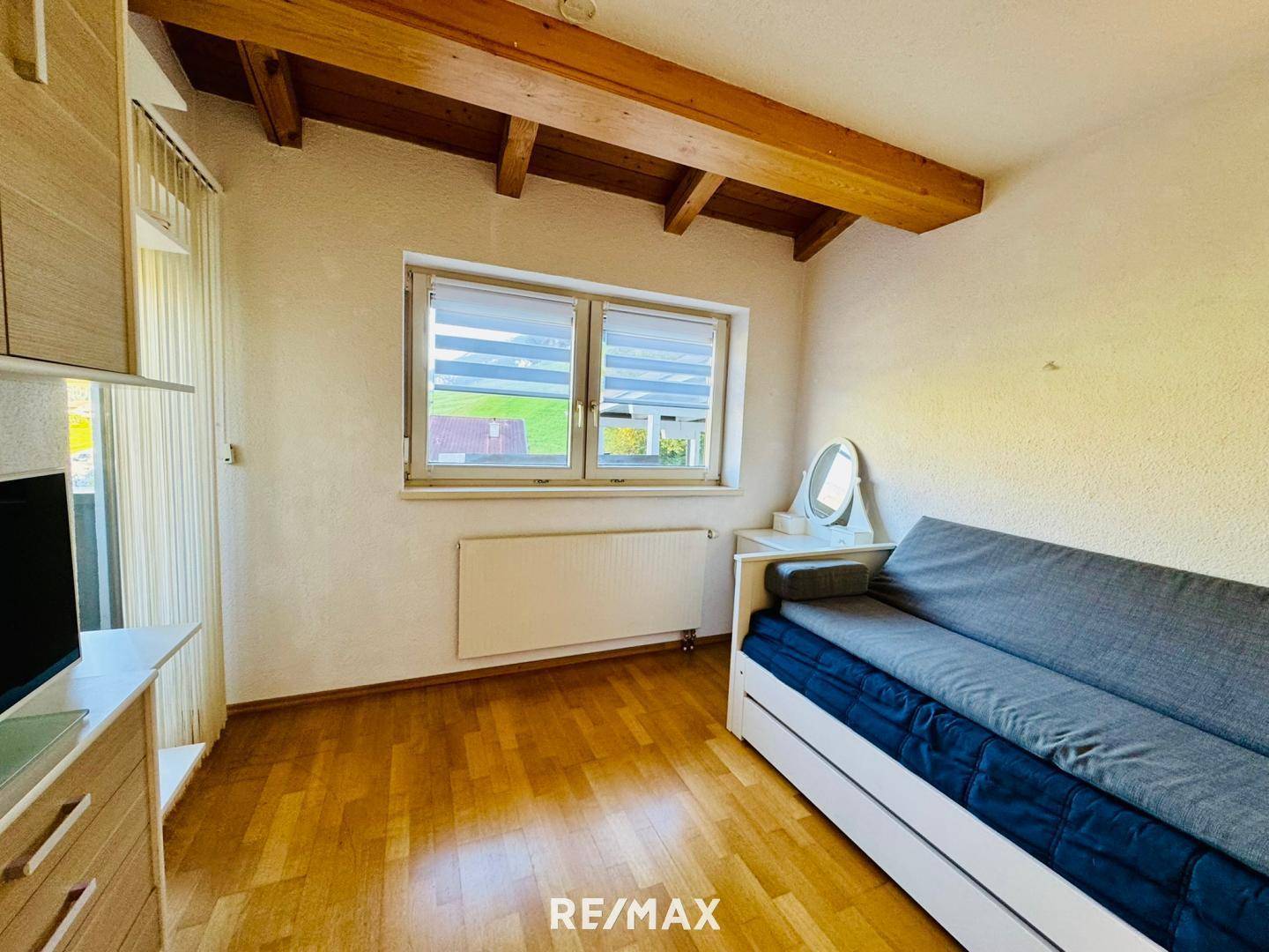 Zimmer mit Schrankraum