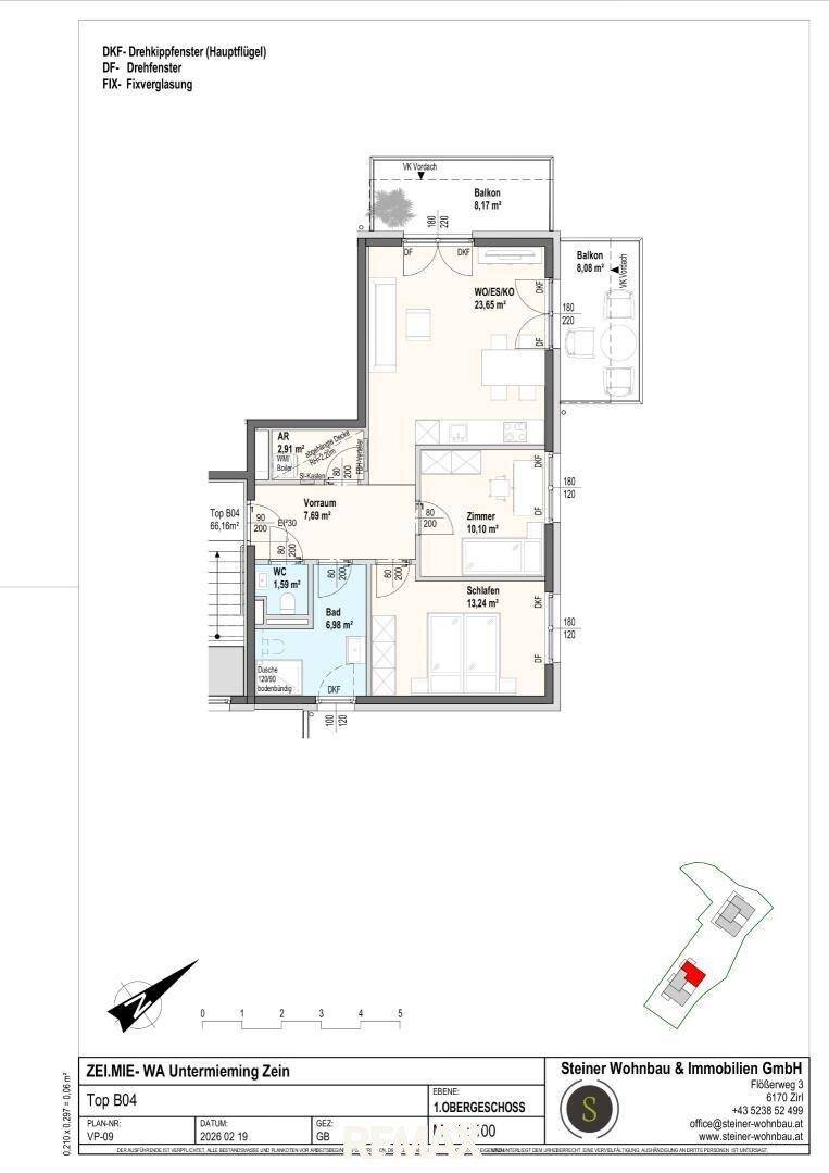 Grundriss einer Wohnung im Obergeschoss mit offenem Wohnbereich, Balkon und zwei Schlafzimmern.