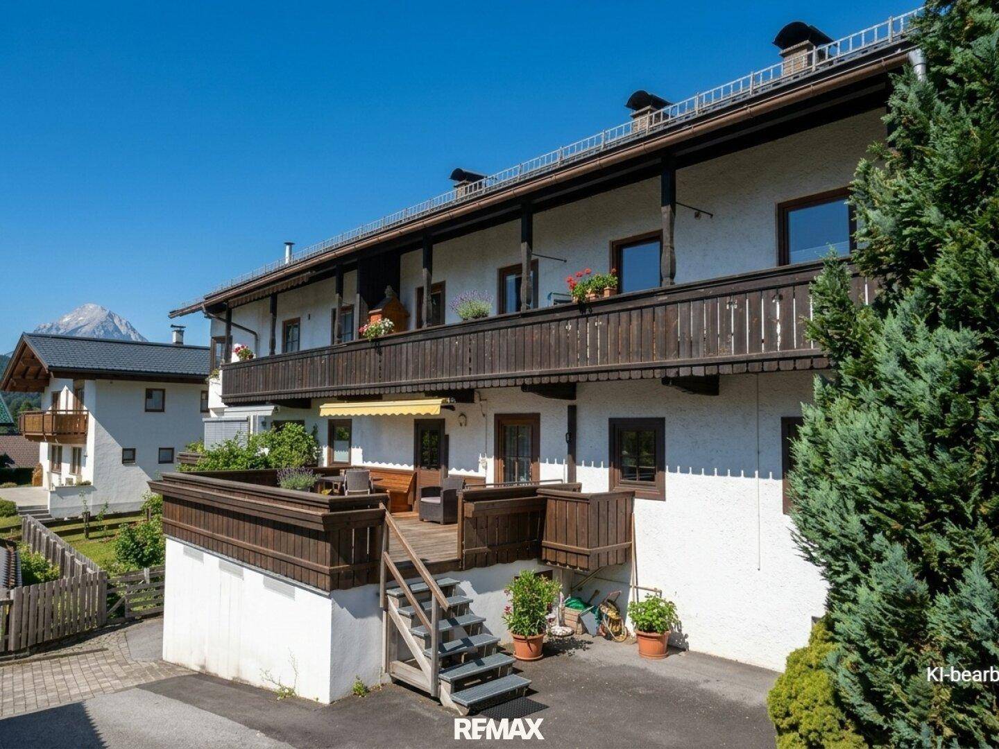Aussenansicht Südseite mit Terrasse