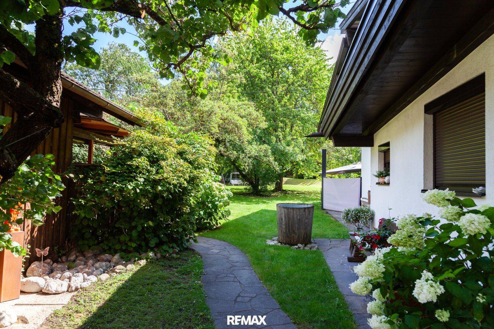Garten hinterm Haus