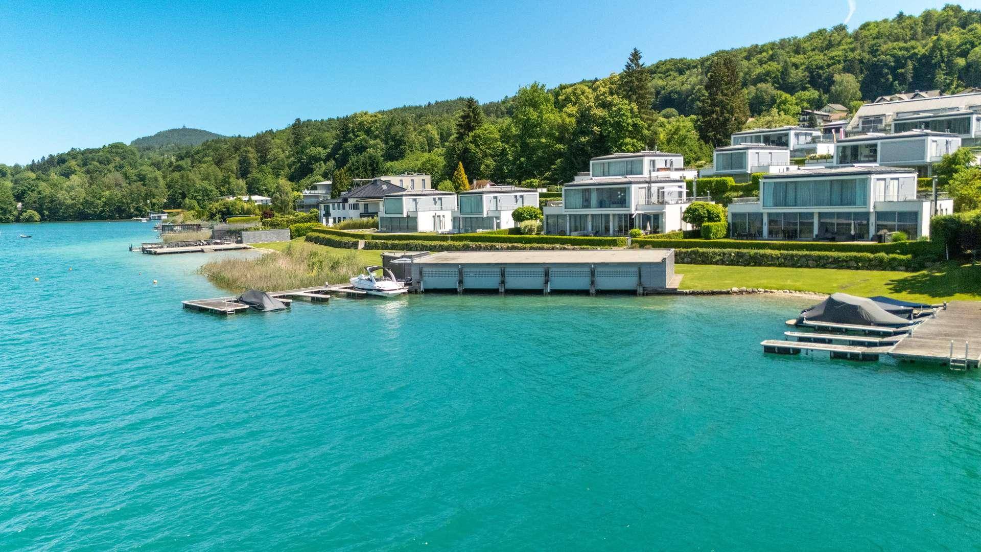 MARINA MIT BOOTSHAUS