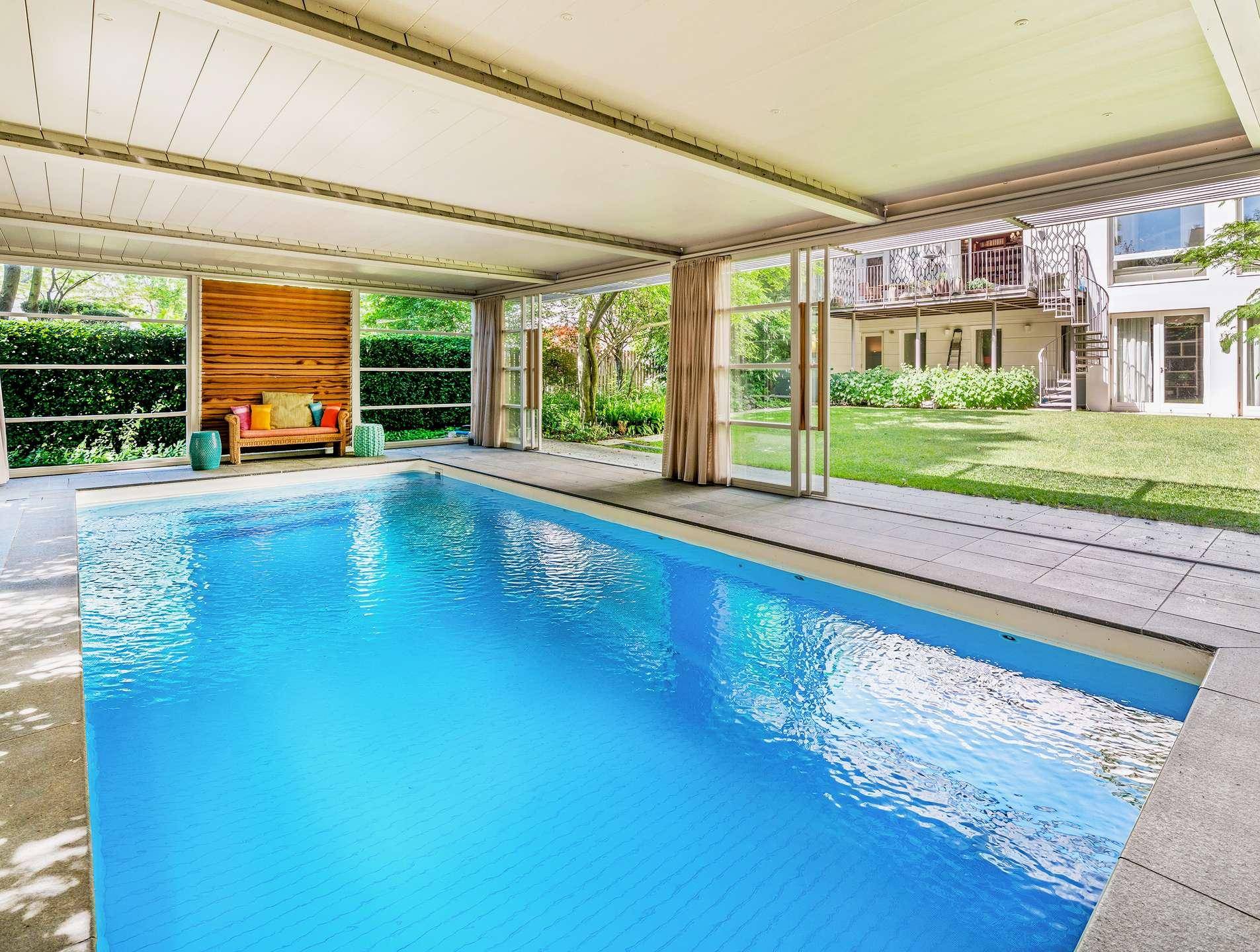 OUTDOOR-POOL