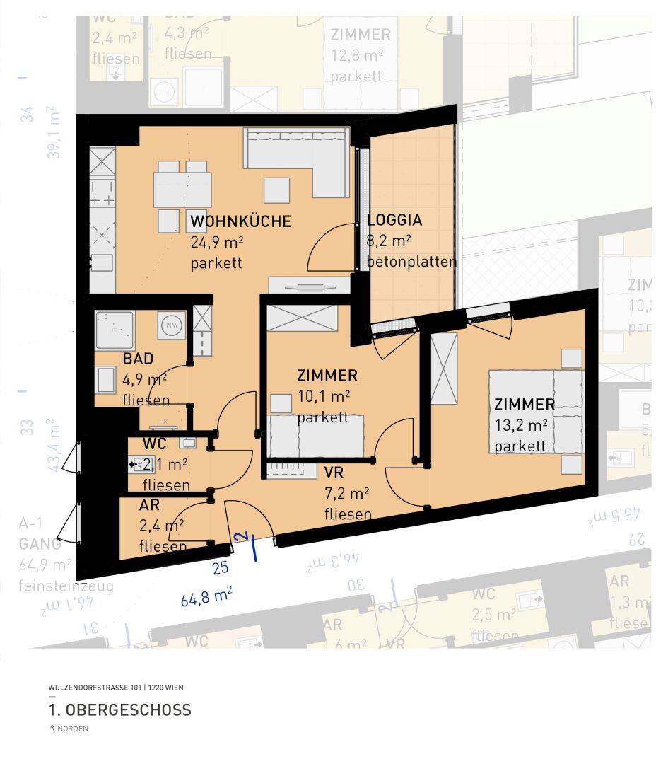 Grundriss des 1. Obergeschosses mit Wohnküche, zwei Zimmern, Bad und Loggia.