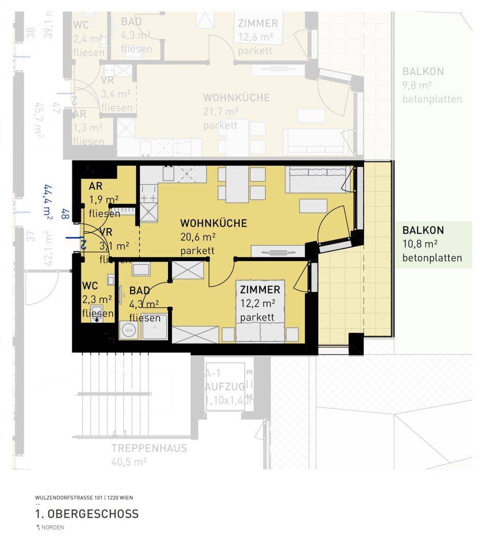 Grundriss einer Wohnung im ersten Obergeschoss mit Wohnküche, Zimmer, Bad und Balkon.