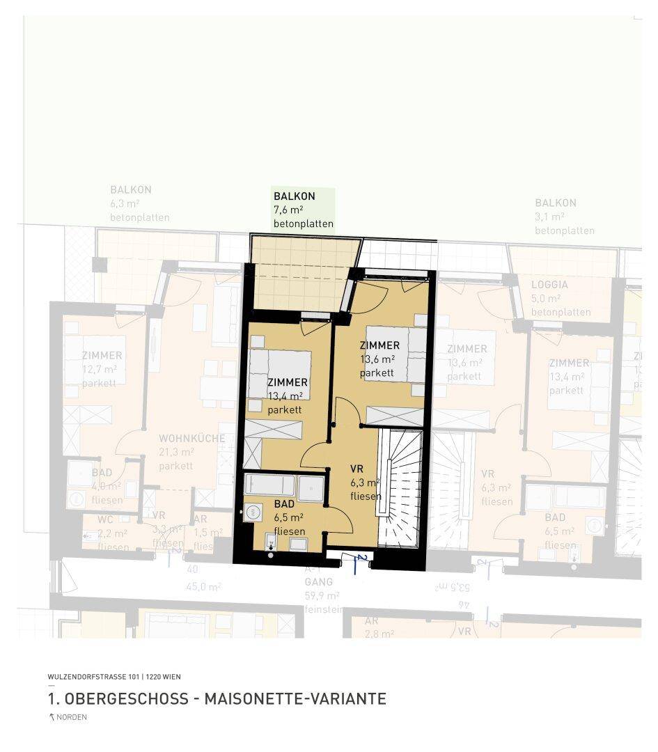 Grundriss des ersten Obergeschosses einer Maisonette-Wohnung mit zwei Zimmern, Bad und Balkon.