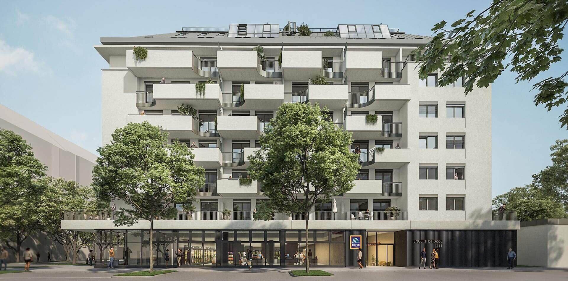 Modernes Wohngebäude mit Geschäften im Erdgeschoss und zahlreichen Balkonen an einer belebten Straße.