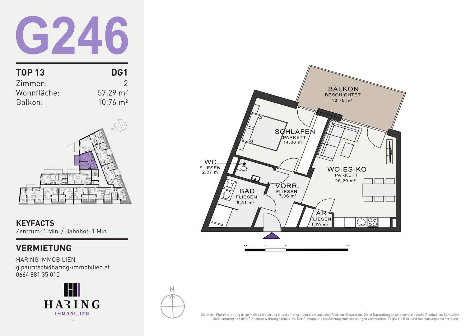 Grundriss einer Wohnung mit Balkon, Schlafzimmer, Bad und offenem Wohn-Ess-Kochbereich.