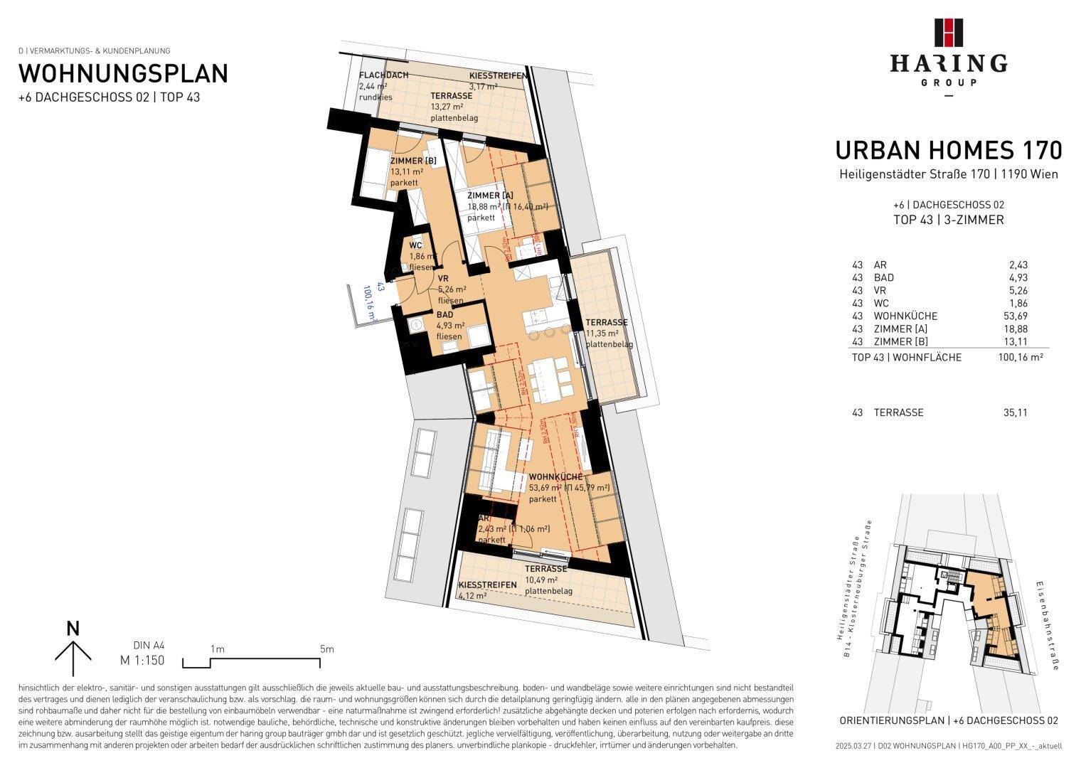 Grundrissplan einer Dachgeschosswohnung mit offener Wohnküche, zwei Schlafzimmern und mehreren Terrassen.