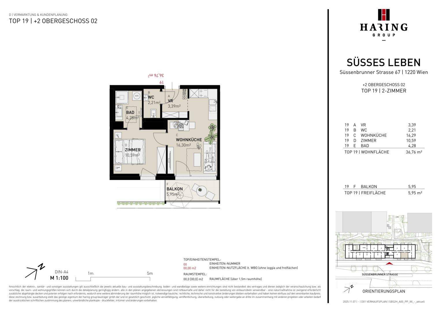 Detaillierter Grundriss einer Wohnung mit Balkon, separatem WC und offenem Wohnbereich.