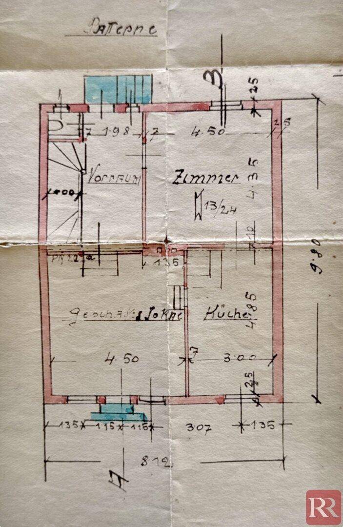 Handgezeichneter Grundriss des Erdgeschosses mit Zimmern und Küche.