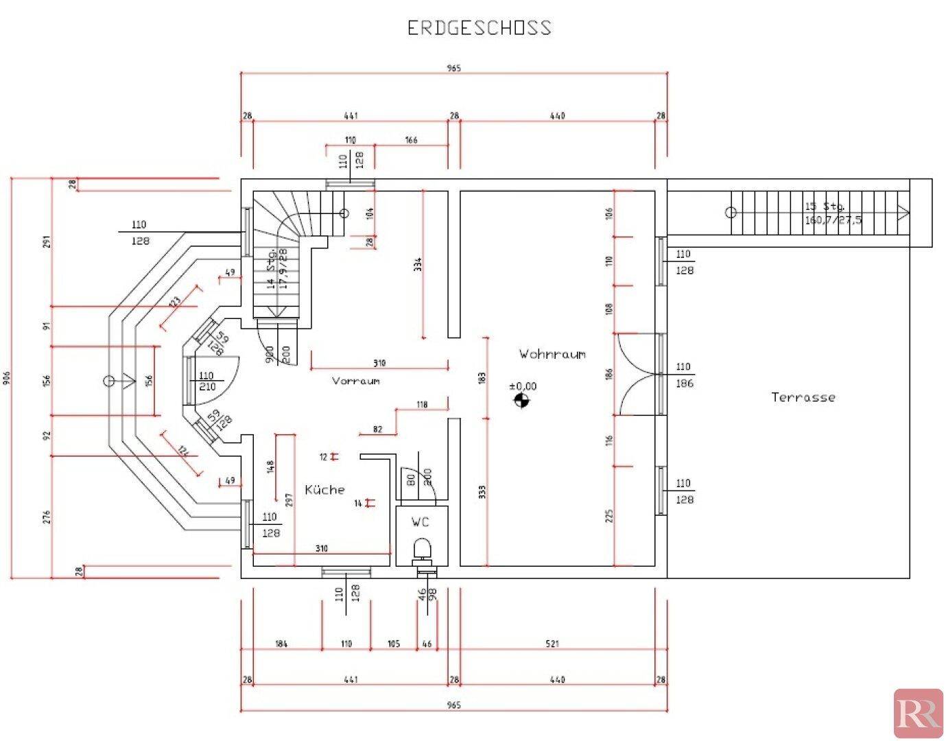 Grundriss des Erdgeschosses mit Küche, Wohnraum, WC und Terrasse.