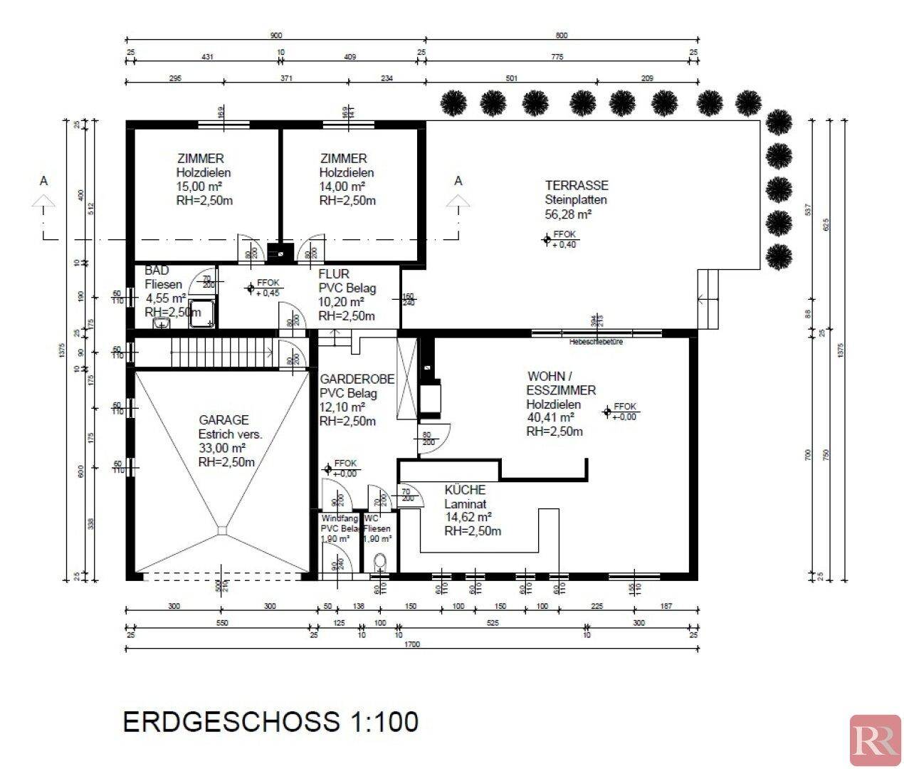 Grundriss des Erdgeschosses mit Wohn-Esszimmer, Küche, Schlafzimmern und Terrasse.