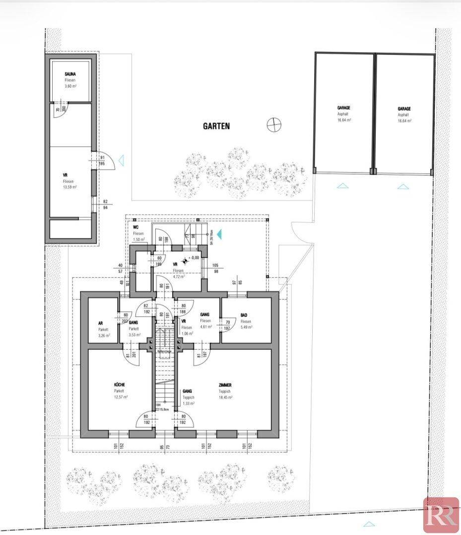 Grundriss des Erdgeschosses mit Küche, Wohnzimmer, Bad, WC, Sauna und Garagen.