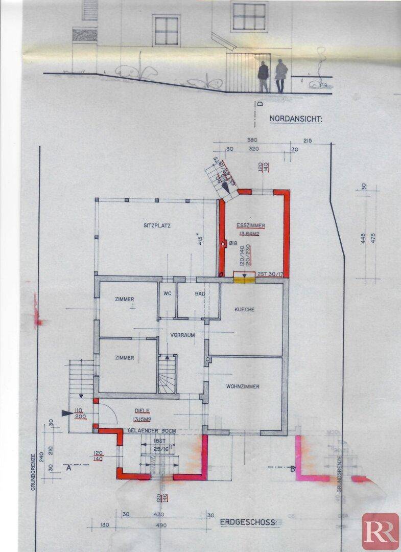 Grundriss des Erdgeschosses mit Wohnzimmer, Küche, Esszimmer und Sanitärbereichen.