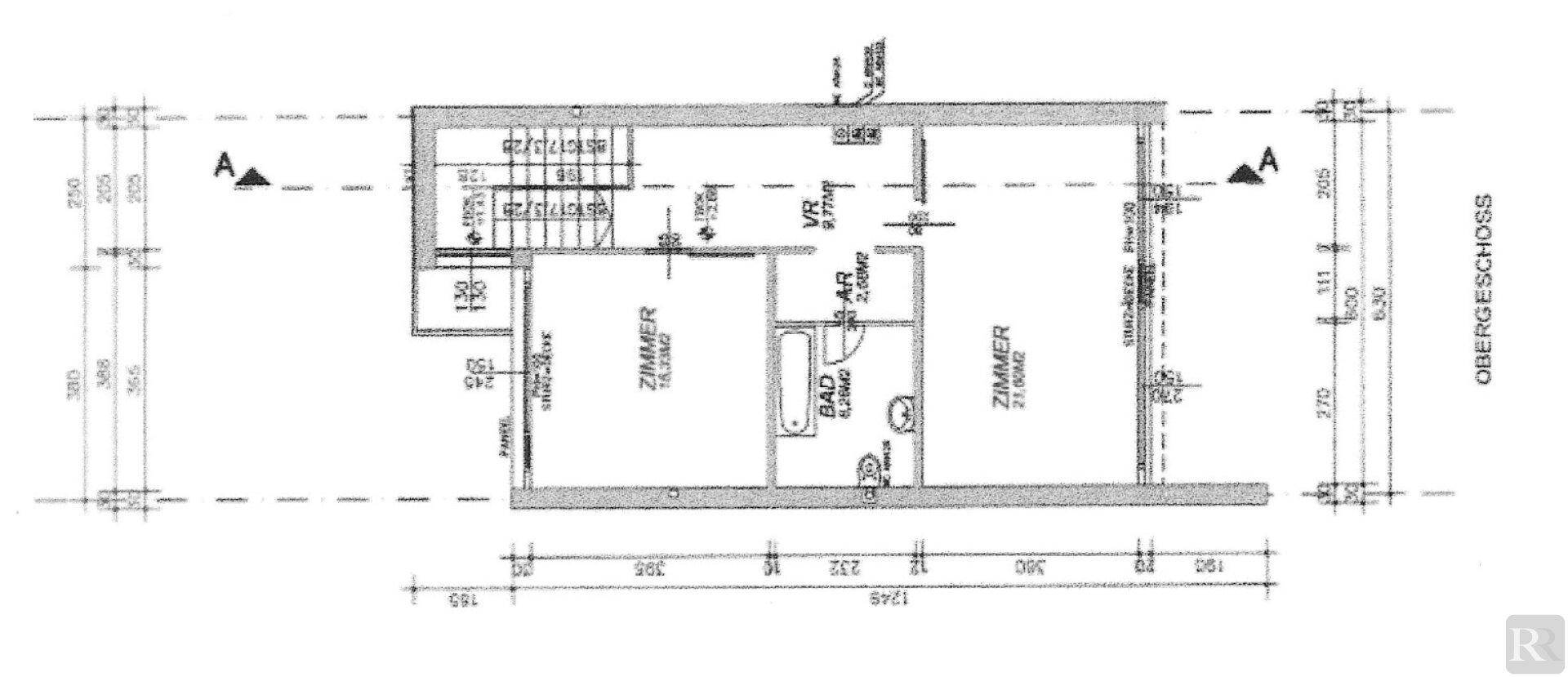 Grundriss des Obergeschosses mit zwei Zimmern und einem Badezimmer.