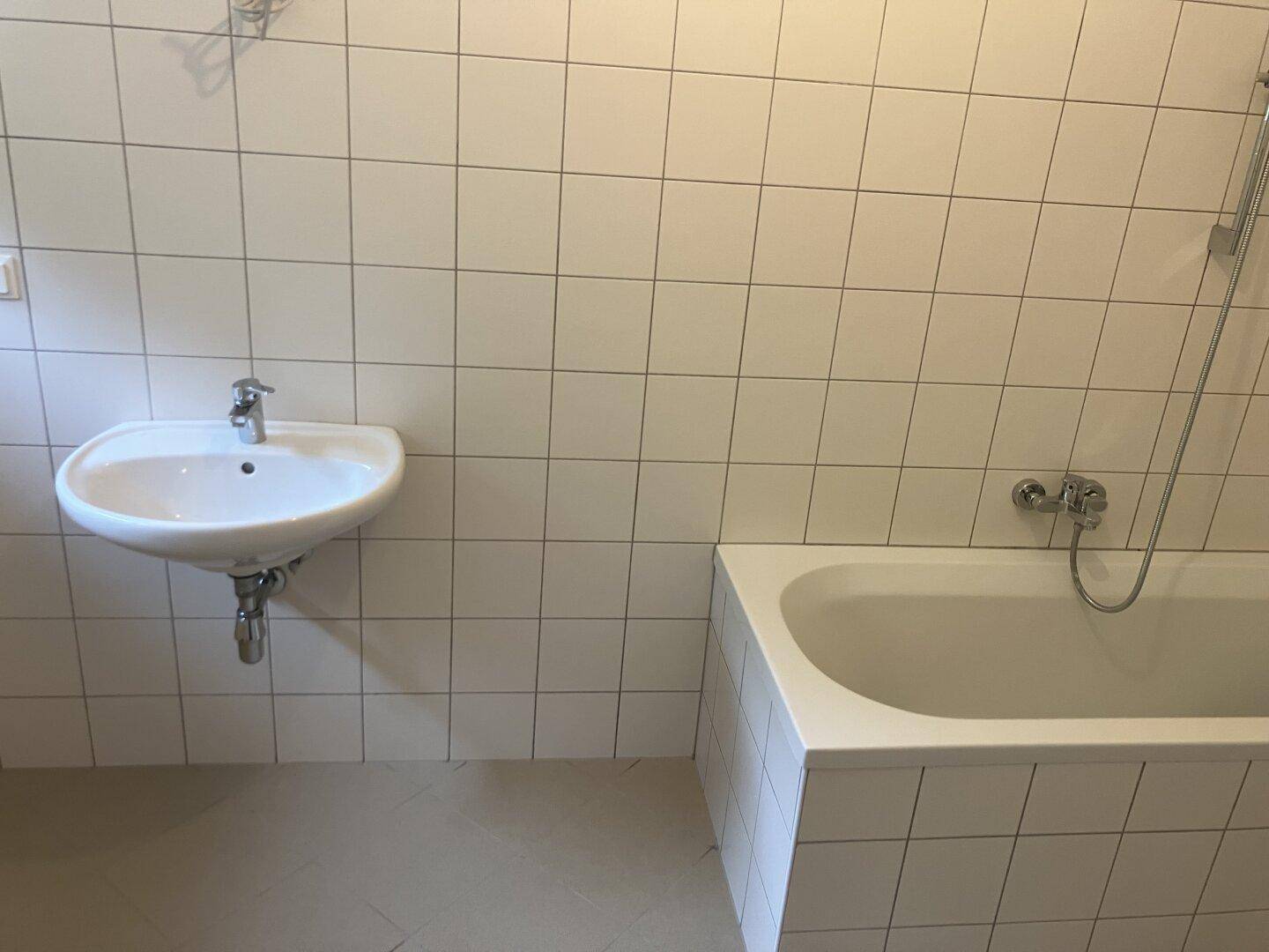 RESERVIERT!Mega! Riesen Familienwohnung zum Top-Preis! - More